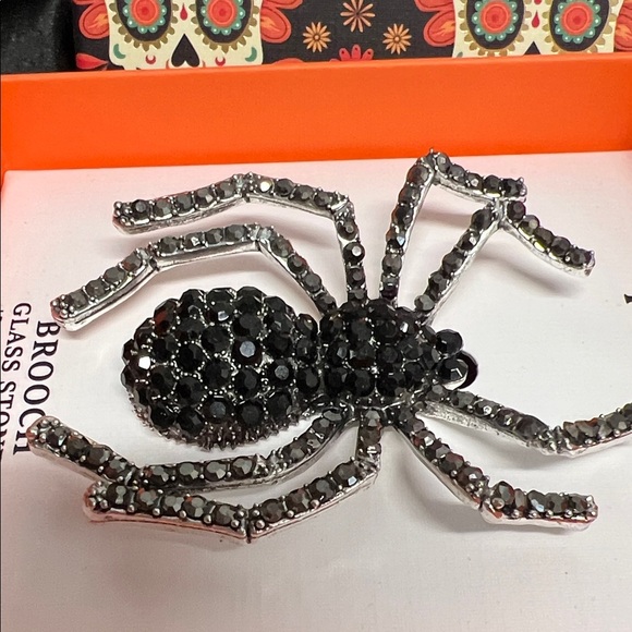 Piper K | Spider 🕷️ Brooch - Picture 6 of 8